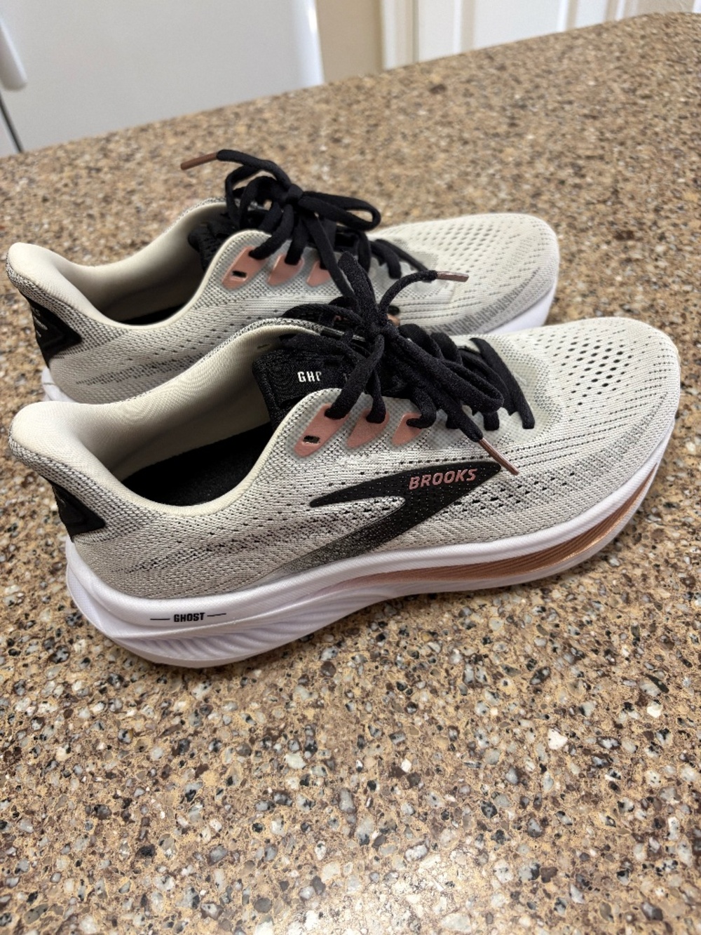 Women's Brooks Ghost 17 Tennis Shoes, Size 7